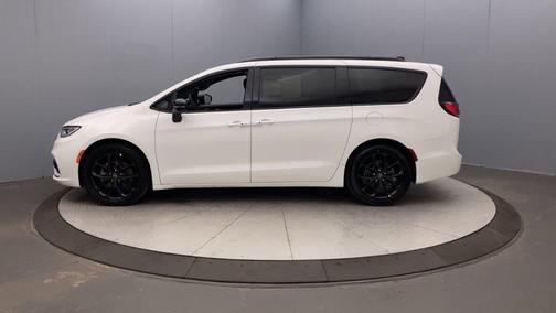 Bright White Clearcoat 2025 Chrysler Pacifica Limited