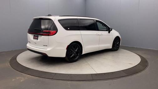 Bright White Clearcoat 2025 Chrysler Pacifica Limited