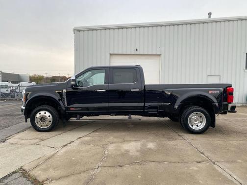 2023 Ford F-450 Lariat