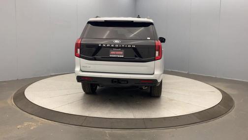 Space Silver 2025 Ford Expedition Active