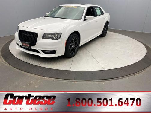 2023 Chrysler 300 Touring L