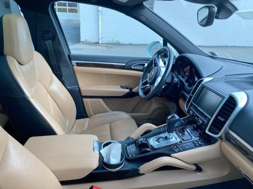 2016 Porsche Cayenne Base