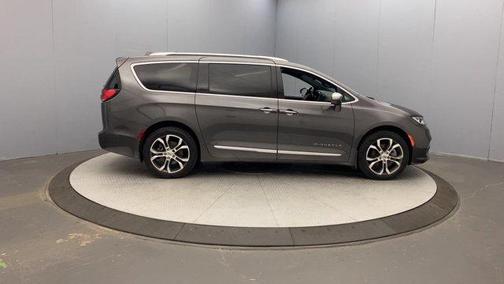 Granite Crystal Clearcoat Metallic 2022 Chrysler Pacifica Pinnacle