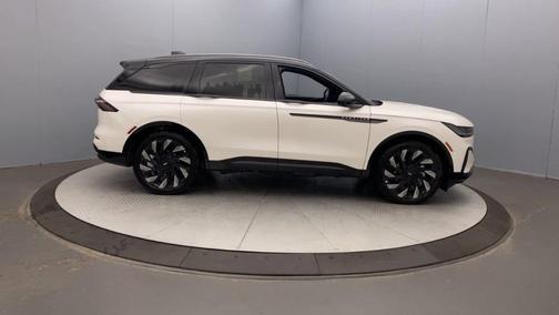 2025 Lincoln Nautilus Reserve