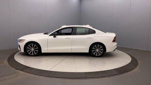 2022 Volvo S60 B5 Momentum