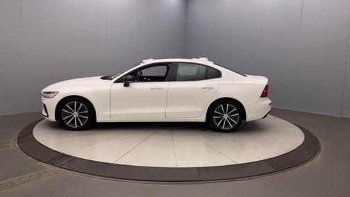2022 Volvo S60 B5 Momentum
