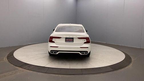 2022 Volvo S60 B5 Momentum