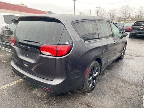 Granite Crystal Clearcoat Metallic 2019 Chrysler Pacifica Touring Plus