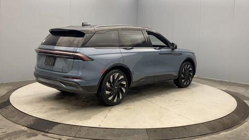 2025 Lincoln Nautilus Reserve