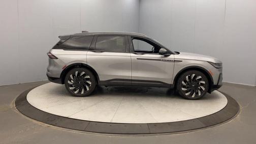 2025 Lincoln Nautilus Reserve