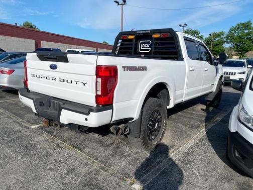 Oxford White 2022 Ford F-350 Lariat Super Duty