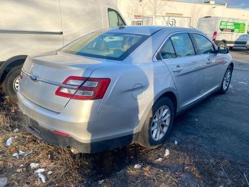 2014 Ford Taurus SE