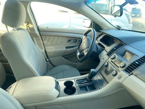 2014 Ford Taurus SE