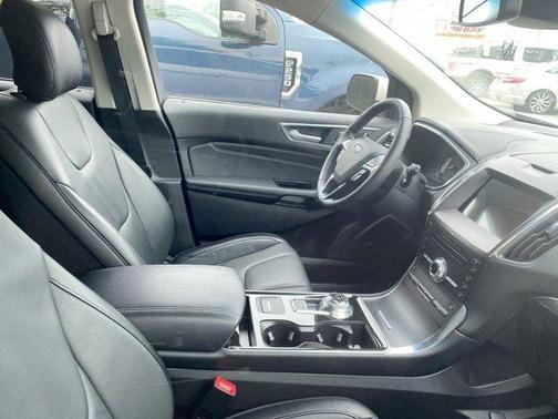 White Platinum Clearcoat Metallic 2019 Ford Edge Titanium