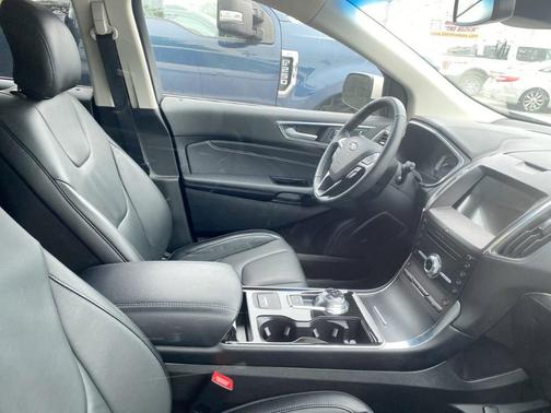 White Platinum Clearcoat Metallic 2019 Ford Edge Titanium