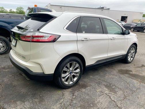White Platinum Clearcoat Metallic 2019 Ford Edge Titanium
