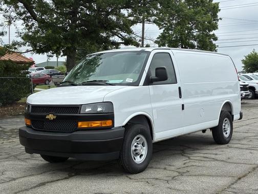 Summit White 2026 Chevrolet Express 2500