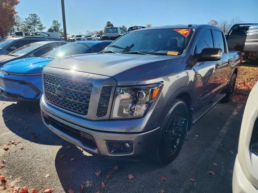 2018 Nissan Titan SV