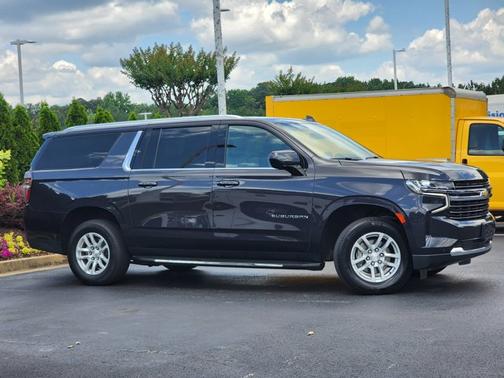 2023 Chevrolet Suburban LT