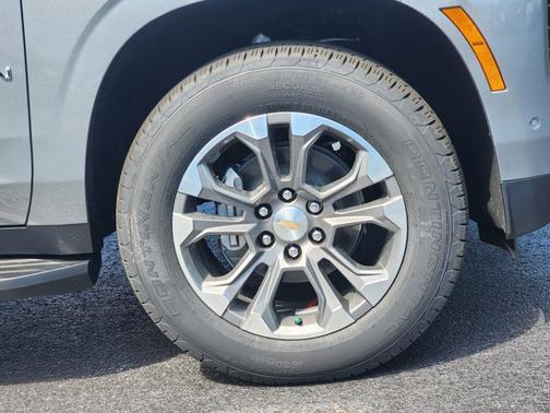2025 Chevrolet Suburban LT