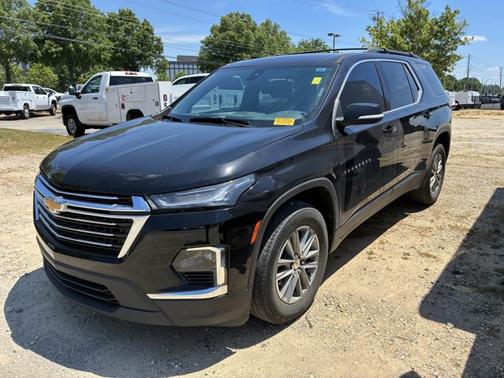 Mosaic Black Metallic 2023 Chevrolet Traverse LT Cloth
