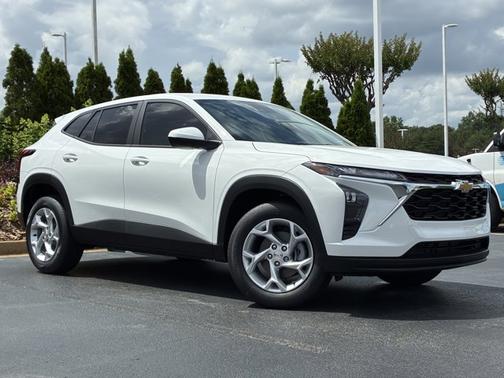 Summit White 2026 Chevrolet Trax LS