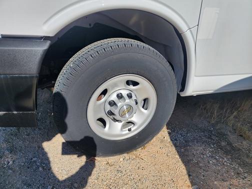 2025 Chevrolet Express 2500 