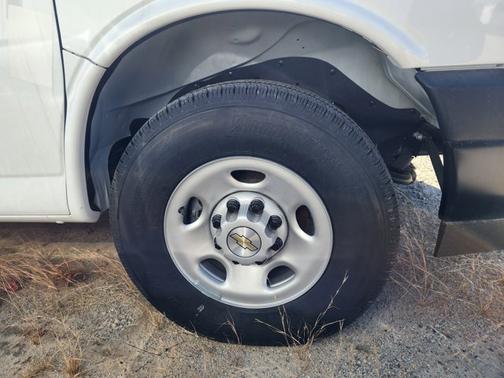 2025 Chevrolet Express 2500 