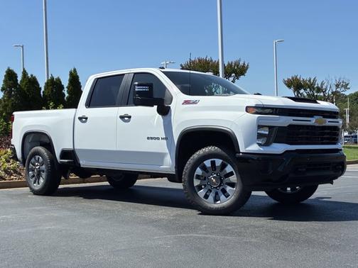 Summit White 2026 Chevrolet Silverado 2500 Custom