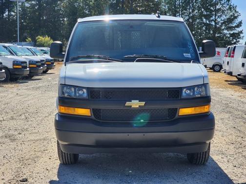 2025 Chevrolet Express 2500 