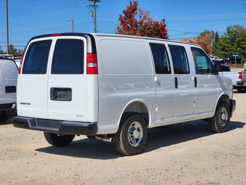 2025 Chevrolet Express 2500 