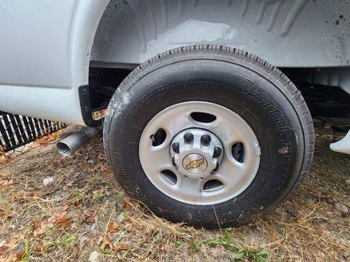 2025 Chevrolet Express 2500 