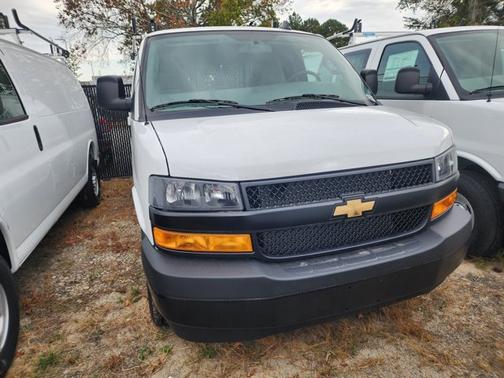 2025 Chevrolet Express 2500 