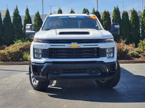 Summit White 2025 Chevrolet Silverado 2500 Custom