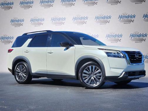 2022 Nissan Pathfinder SL