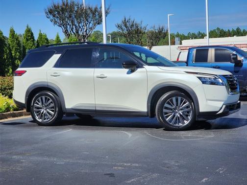 2022 Nissan Pathfinder SL