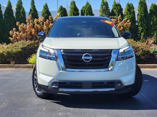 2022 Nissan Pathfinder SL