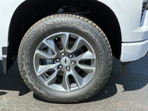 Summit White 2026 Chevrolet Silverado 1500 RST