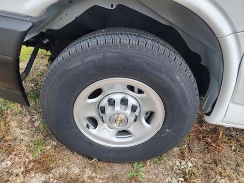 2025 Chevrolet Express 2500 