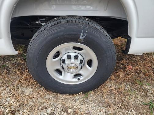 2025 Chevrolet Express 2500 