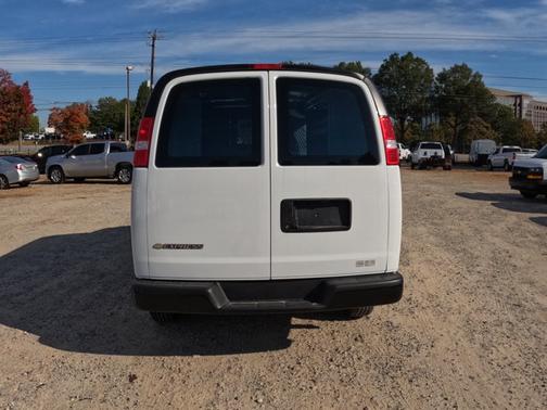 2025 Chevrolet Express 2500 