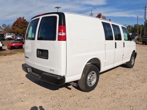 2025 Chevrolet Express 2500 