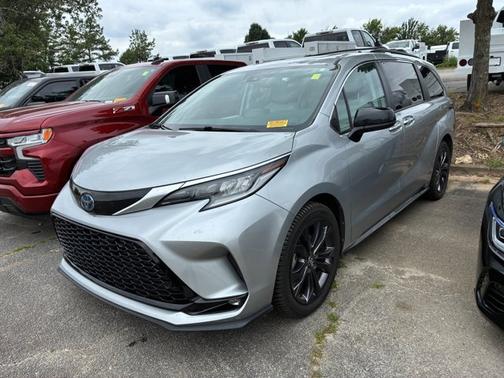 Celestial Silver Metallic 2022 Toyota Sienna XSE