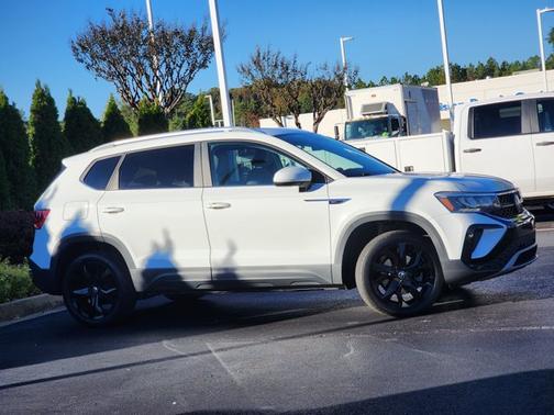 2022 Volkswagen Taos SE