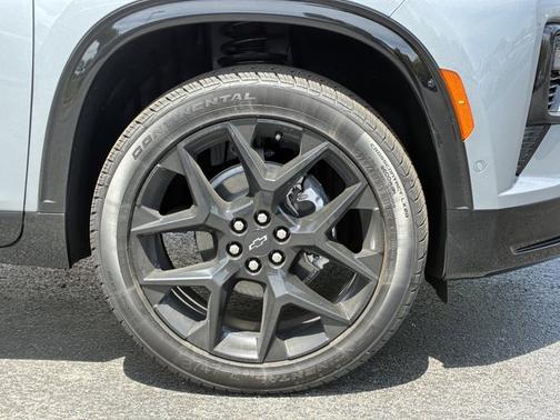 Sterling Gray Metallic 2026 Chevrolet Traverse FWD RS