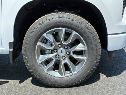 Summit White 2026 Chevrolet Silverado 1500 RST