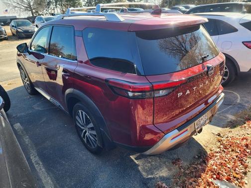 2022 Nissan Pathfinder Platinum