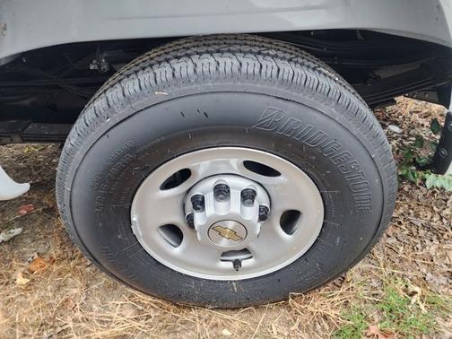 2025 Chevrolet Express 2500 