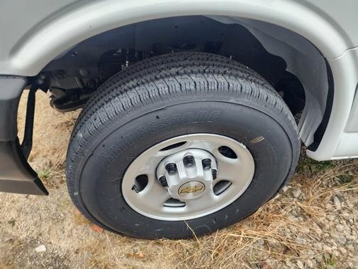 2025 Chevrolet Express 2500 