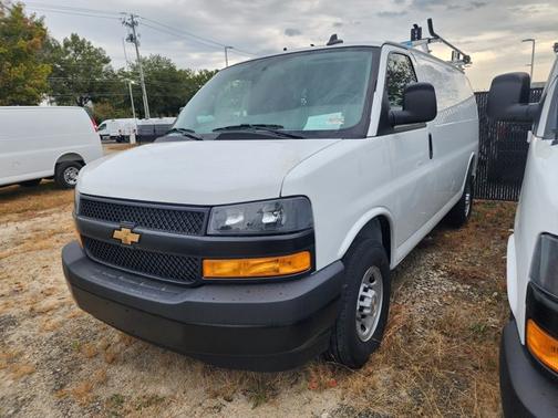 2025 Chevrolet Express 2500 
